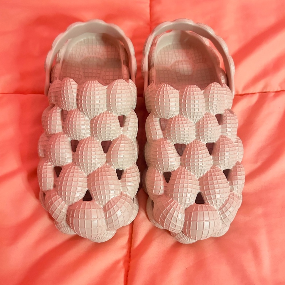 Girls Hollow Out Bubble Vented Clogs